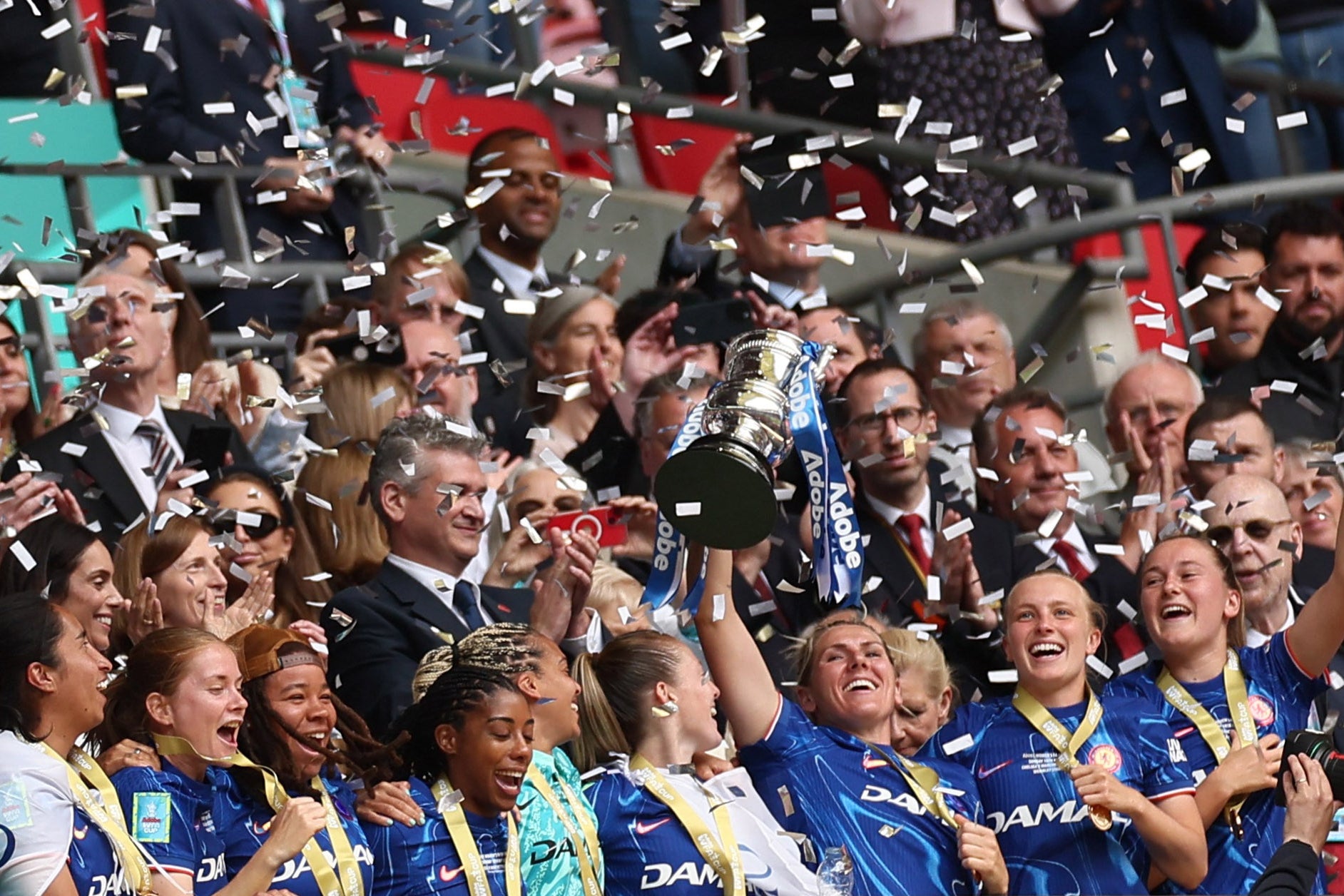 Chelsea Triomphe en Coupe d'Angleterre Féminine: Un Triplé Historique
