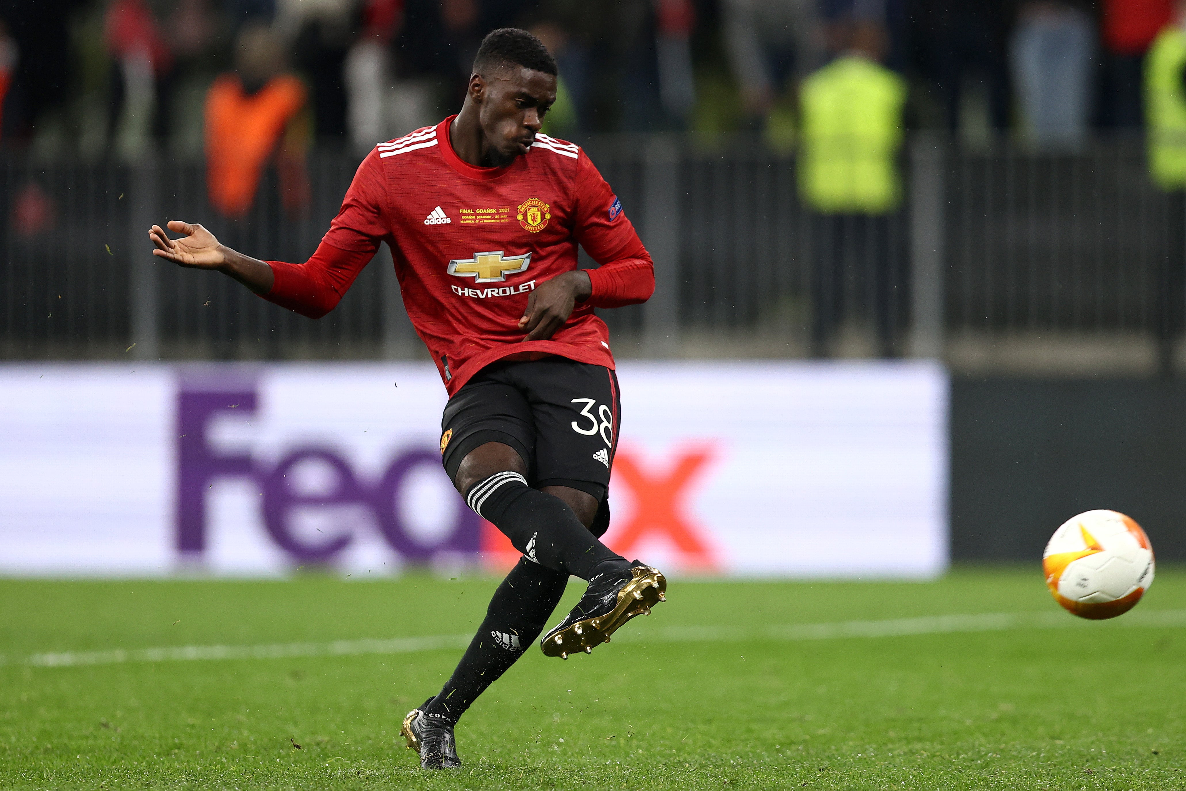 Axel Tuanzebe poursuit Manchester United pour négligence médicale : Un appel à la justice